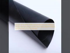 Màng chống thấm HDPE dài 50 đến 100m, có độ bền kéo trên 15MPa và hàm lượng carbon đen từ 2.0 đến 3.0 phần trăm