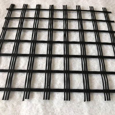 Biaxial Warp Fiberglass Geogrid Roll Length 50m-100m Mesh Size 25mm X 25mm Để tách đất và củng cố