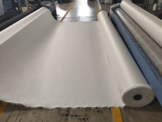 5.2m chiều rộng vải dệt địa dệt với độ bền 10% kéo dài và công suất nặng ≥12KN CBR Độ bền đâm