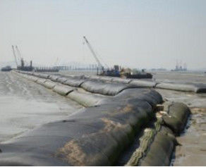 Cát đen Geotextile ống khử nước cát chứa Cofferdam Tái tạo đất Tái tạo đất Cung cấp khả năng chống nhiệt độ cao và hiệu suất