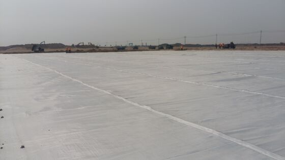 Độ bền kéo của vải địa chất polyester polypropylene dệt 50KNm 1200KNm được thiết kế để củng cố đất và kiểm soát xói mòn