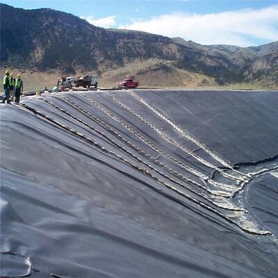 Màng địa kỹ thuật HDPE trơn chống tia UV dày 1.5mm cho hồ chứa thủy lợi nông nghiệp