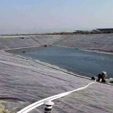 Màng địa kỹ thuật HDPE trơn chống tia UV dày 1.5mm cho hồ chứa thủy lợi nông nghiệp