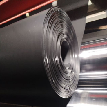 Lớp lót màng địa kỹ thuật HDPE màu đen cho ao nuôi tôm, cá nước mặn